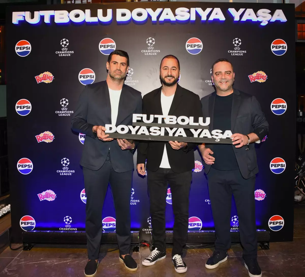 Muğla'da trafik olayı: Sürücü öldü, 3 kişi yaralandı.