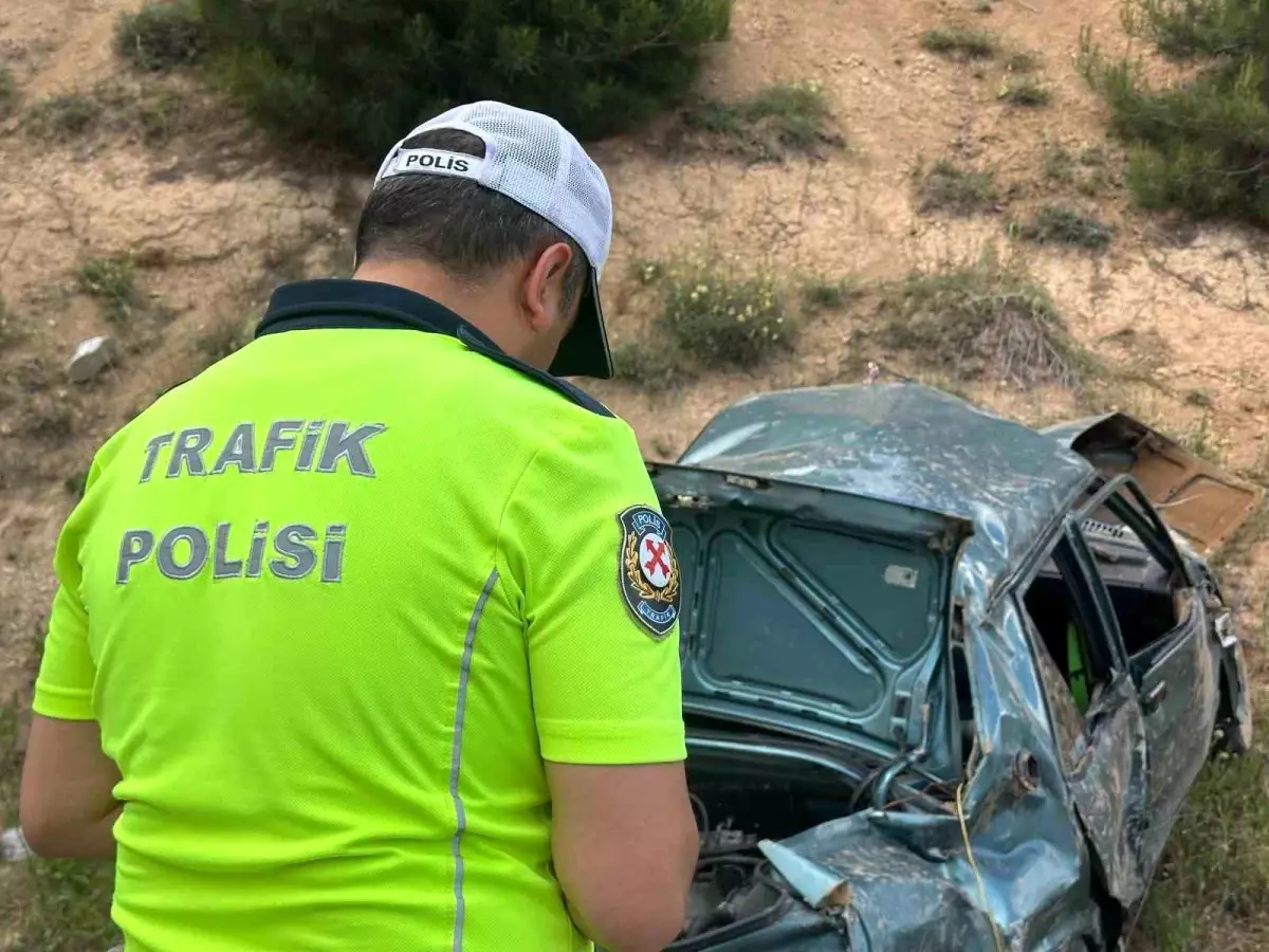 Uşak'ta meydana gelen trafik kazasında 1 kişi ağır yaralanırken 7 kişi de yaralandı.