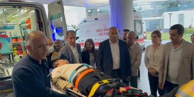 Van milletvekili kaza geçirerek yaralandı.
