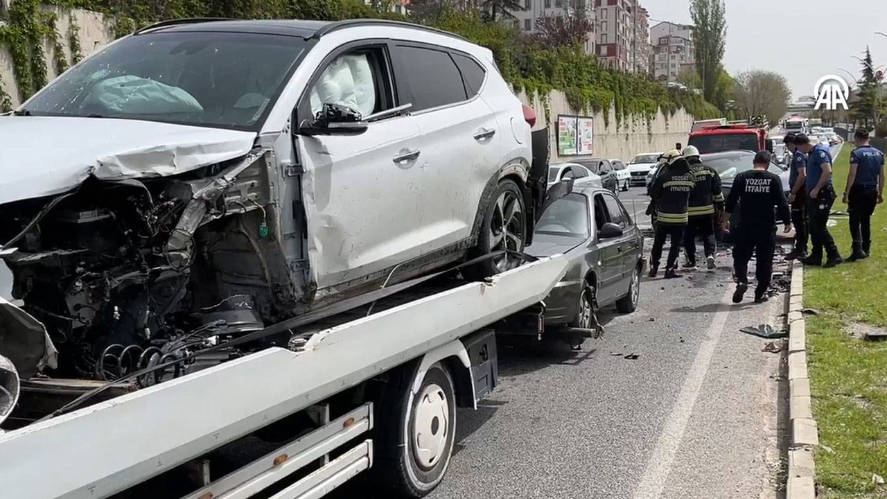 Yozgat'ta ardışık trafik kazası: 6 kişi yaralandı.