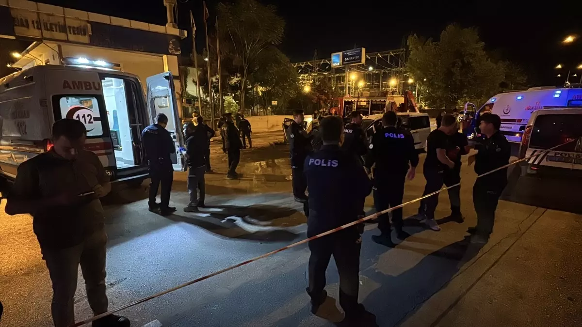 Gaziantep'te meydana gelen trafik kazasında 5 kişi hayatını kaybetti.