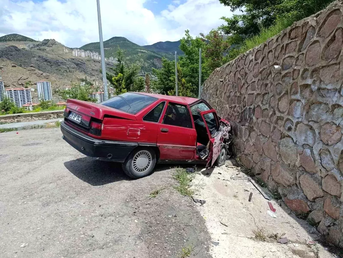 Gümüşhane'de Kaza Sonucu 2 Kişi Yaralandı