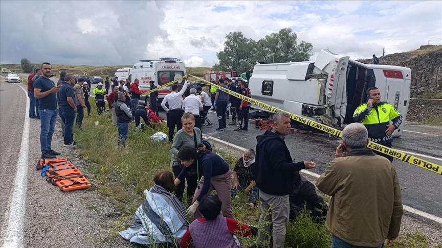 Yozgat'ta cenaze dönüşü kaza: 2 ölü, 15 yaralı