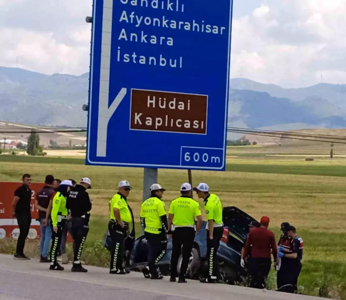 Afyonkarahisar'da İnşaat Kamyonu ile Otomobil Çarpıştı: Sürücü Yaralı