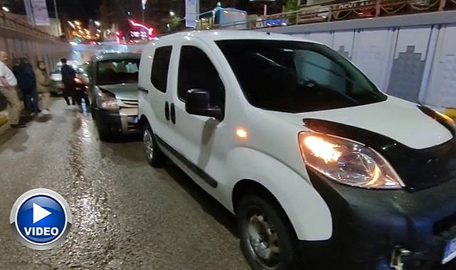 Erzurum'da ardışık kaza! 5 araç çarpıştı.