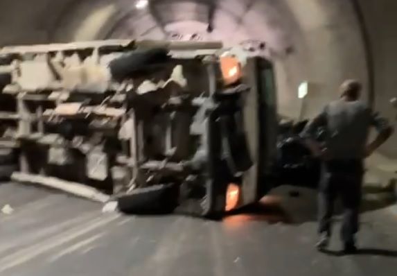 Tekir tünellerinde ardışık trafik kazası