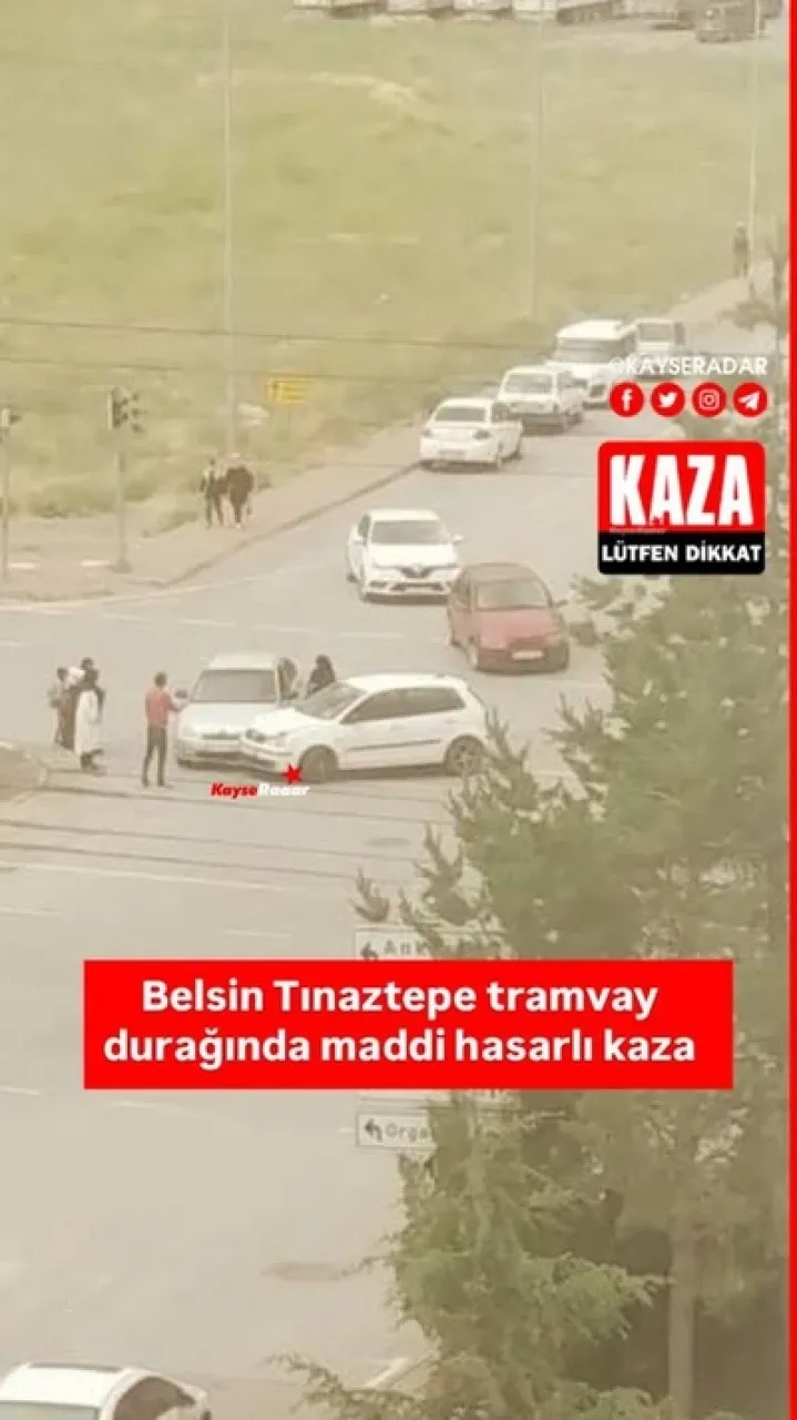 Tınaztepe Tramvay Durağı'nda maddi hasarlı trafik kazası yaşandı.