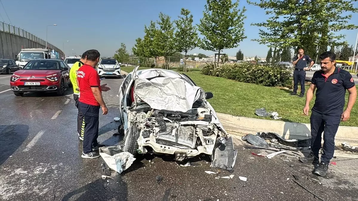 Tuzla'da zincirleme kaza: 4 kişi yaralandı.