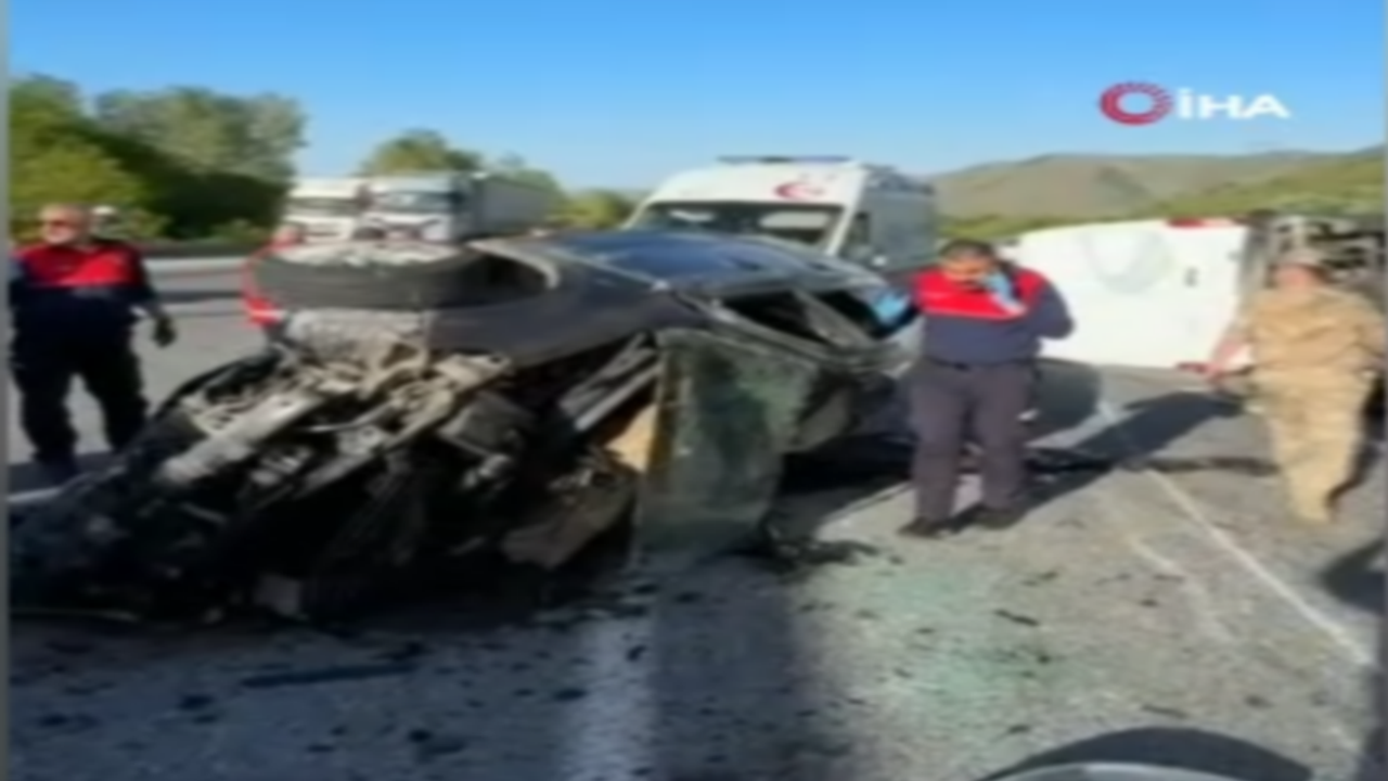 Van-Tatvan yolu kaza haberi: 2 kişi hayatını kaybetti, 2 kişi yaralandı.
