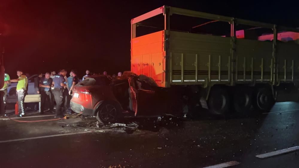 Pamukova'da Cip'in Kamyona Çarpması Sonucu Bir Kişi Hayatını Kaybetti.