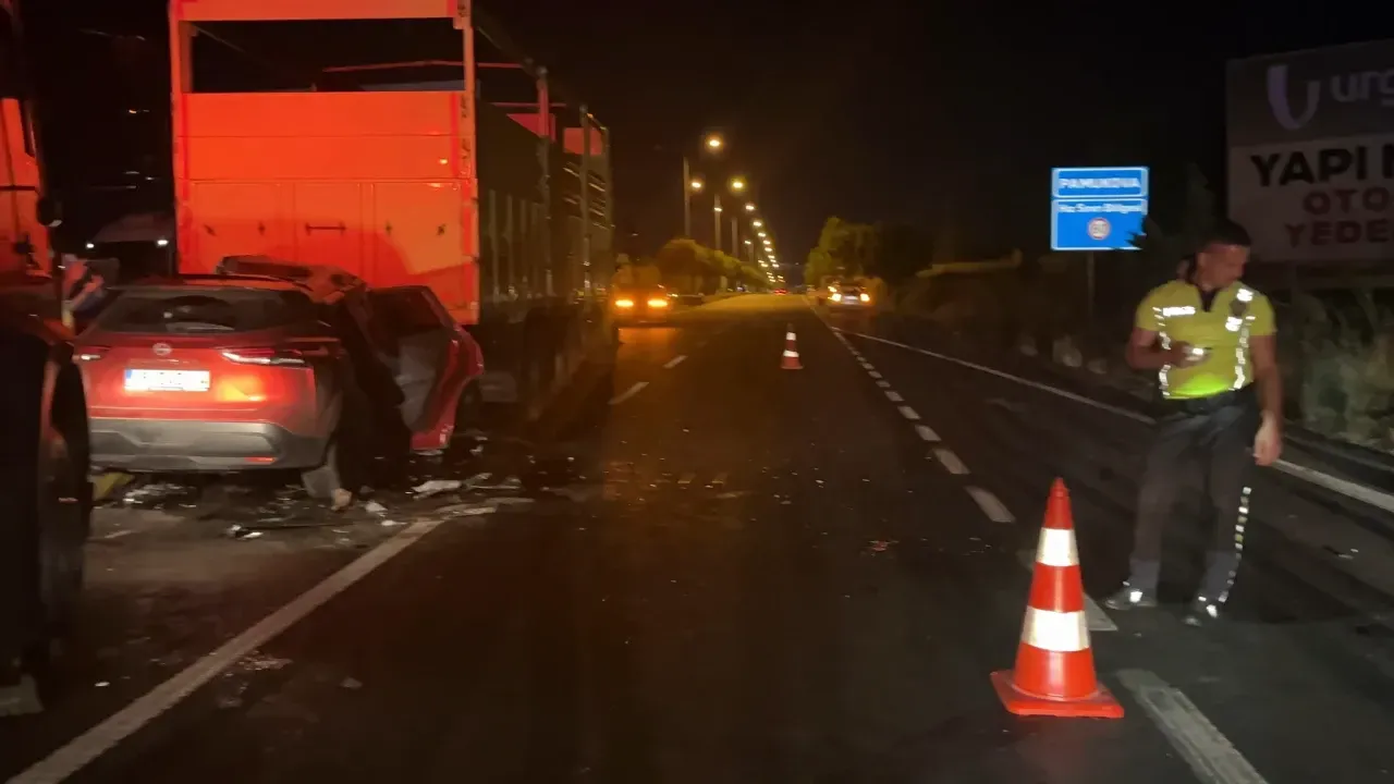 Sakarya Pamukova'da Cip Kamyona Çarptı: 1 Kişi Hayatını Kaybetti