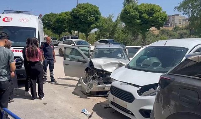 Adıyaman'da trafik kazası meydana geldi, yaralılar bulunmakta.