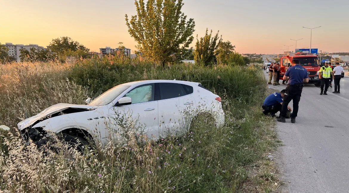 Çanakkale'de zincirleme kaza sonucu 1'i ciddi 5 kişi yaralandı.