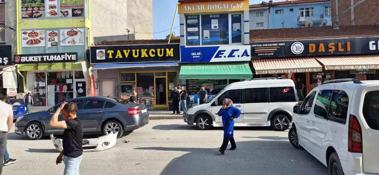 Çorum'da Zincirleme Kaza: 3 Araç Zarar Gördü.