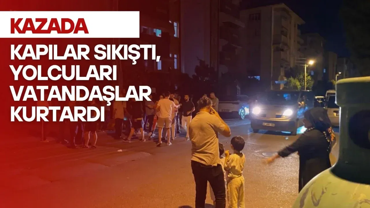 Derince'de Gece Aracı Kazası: Yolcuların Mahsur Kaldığı Araç Vatandaşlar Tarafından Kurtarıldı.