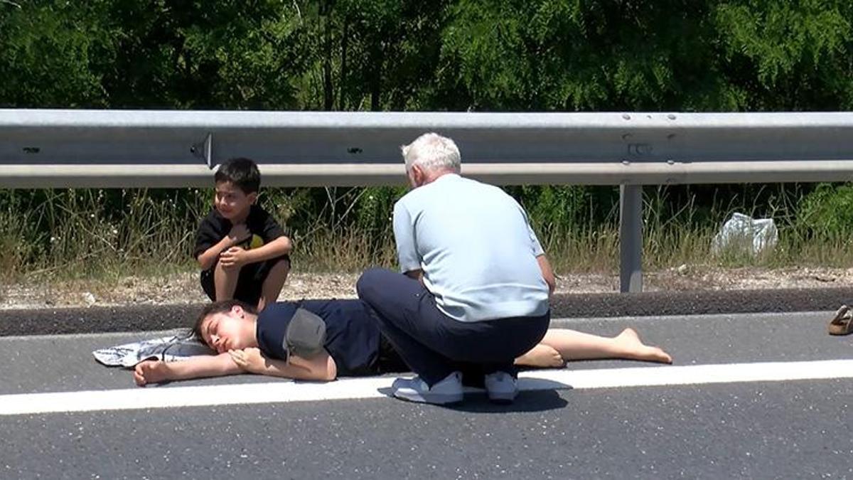 Kuzey Marmara Otoyolu'nda trajik durum: Kaza sonucu annesi yaralanan çocuk, ambulansı ağlayarak bekledi.