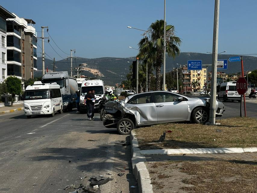 Milas'ta trafik kazasında 1 kişi yaralandı.