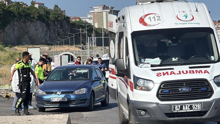 Motosiklet, araçla çarpıştı: 2 kişi hayatını kaybetti.