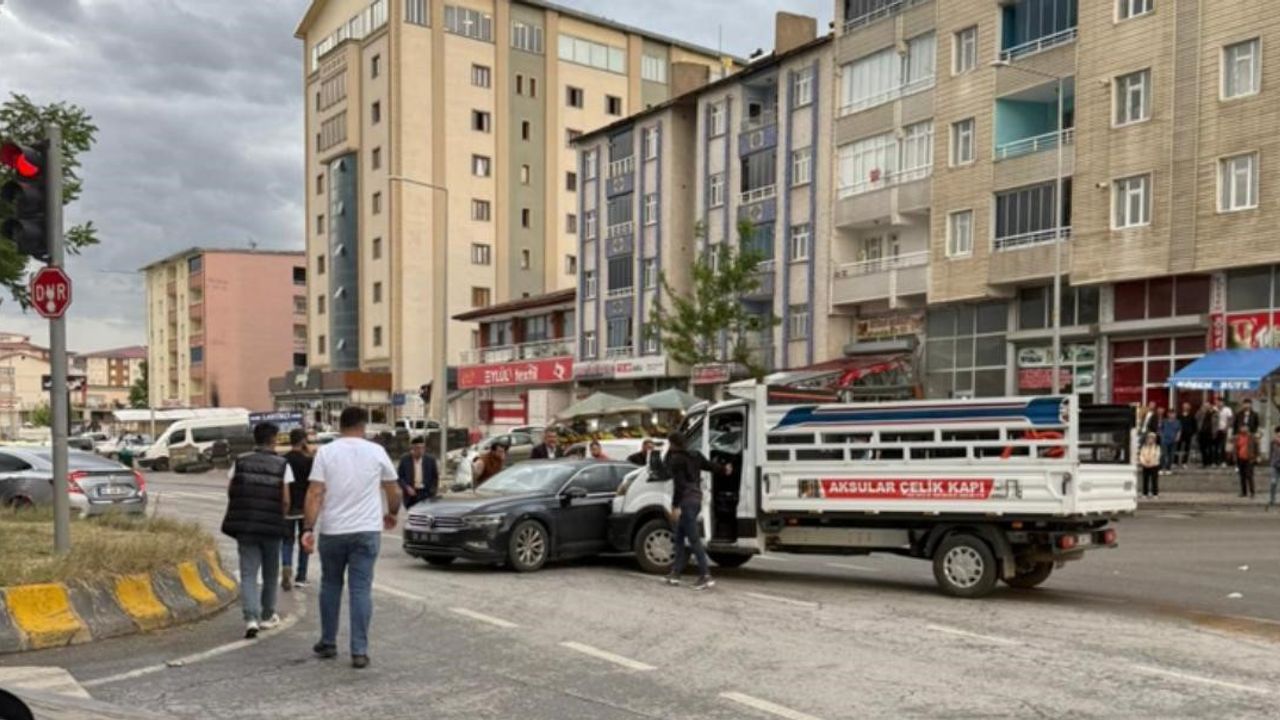 Orbay Belediye Başkanı Muş-Bitlis Yolu'nda Trafik Kazası Geçirdi