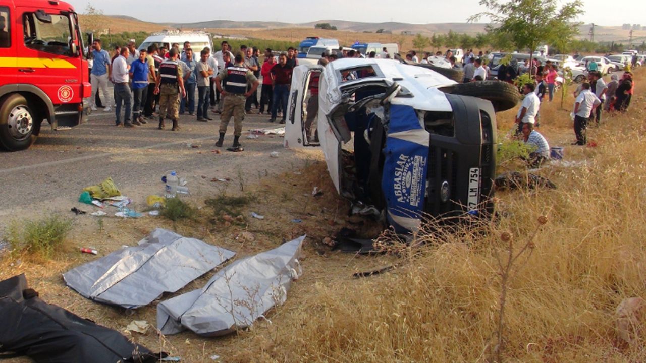 Arife günü trafik kazasında 10 kişi öldü.