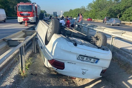 Balıkesir ile Bursa arasında meydana gelen trafik kazasında 2 kişi yaralandı.