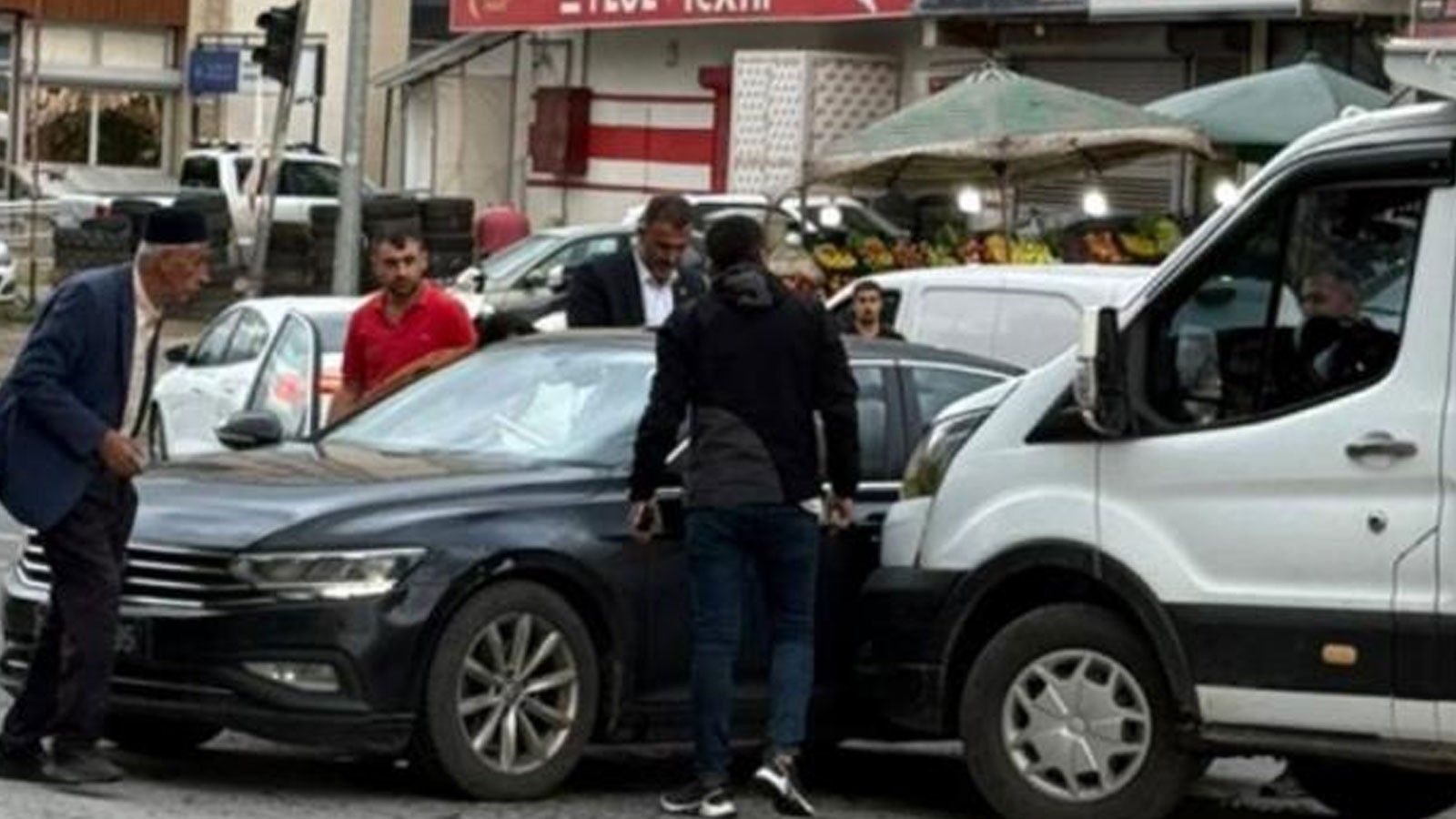 Hasköy Belediye Başkanı Orbay trafik kazasına karıştı.