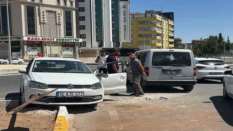 Karaköprü'de kaza: 2 kişi yaralı