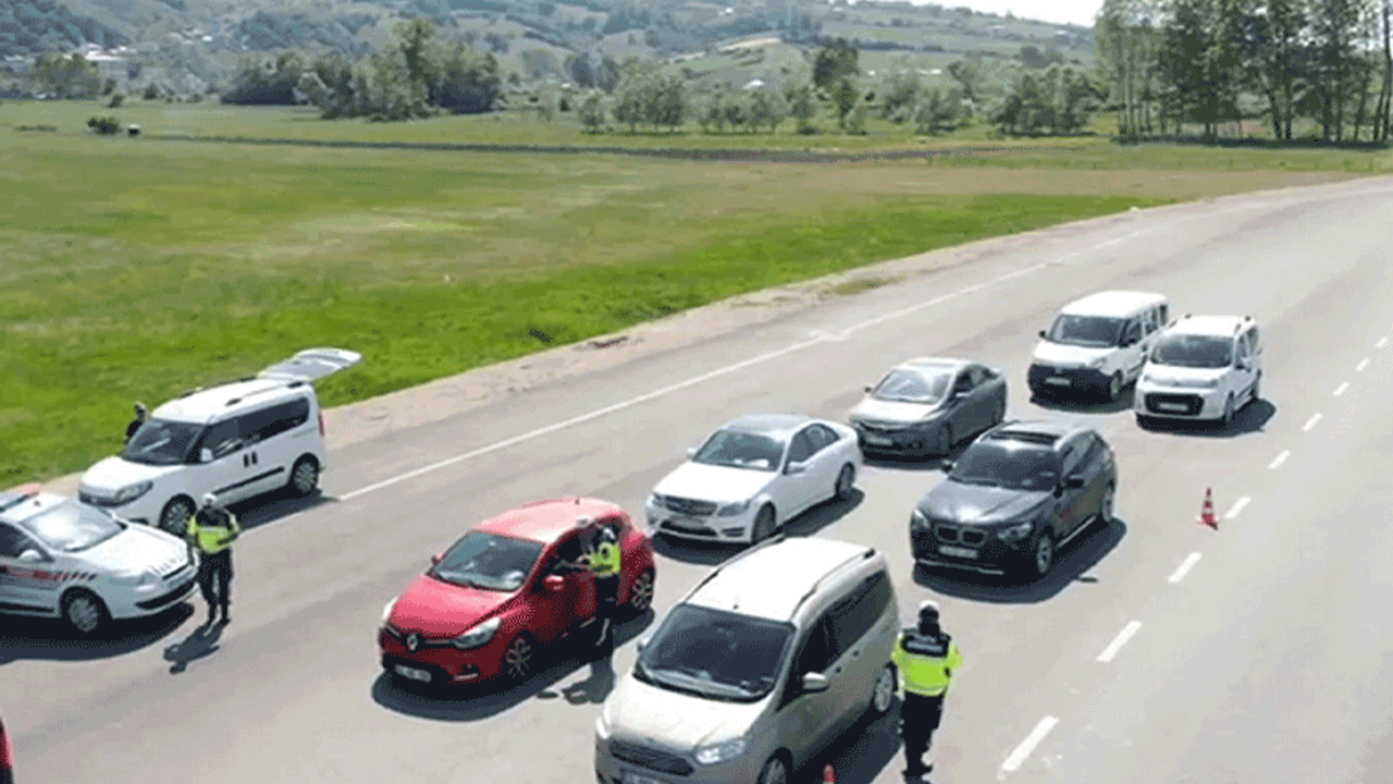 Ali Yerlikaya, Türkiye'de toplamda 692 trafik kazası olduğunu belirtti.