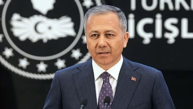 Bakan Yerlikaya: Bayramın başında 7 kişi, 692 trafik kazasında hayatını kaybetti.