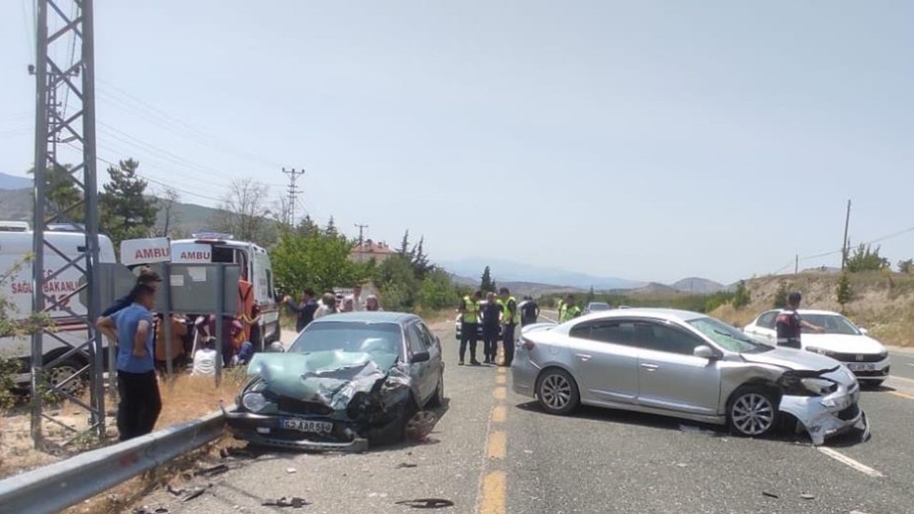 Elazığ'da trafik kazasında 5 kişi yaralandı.
