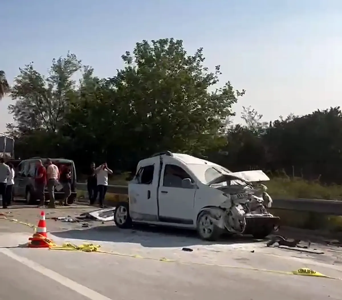 Hatay'da trafik kazasında bir kişi hayatını kaybetti, 10 kişi yaralandı.
