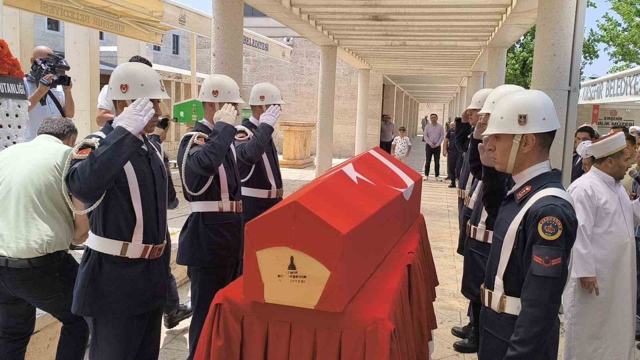 Kırşehirli bir uzman çavuş ve eşi trafik kazasında vefat etti.