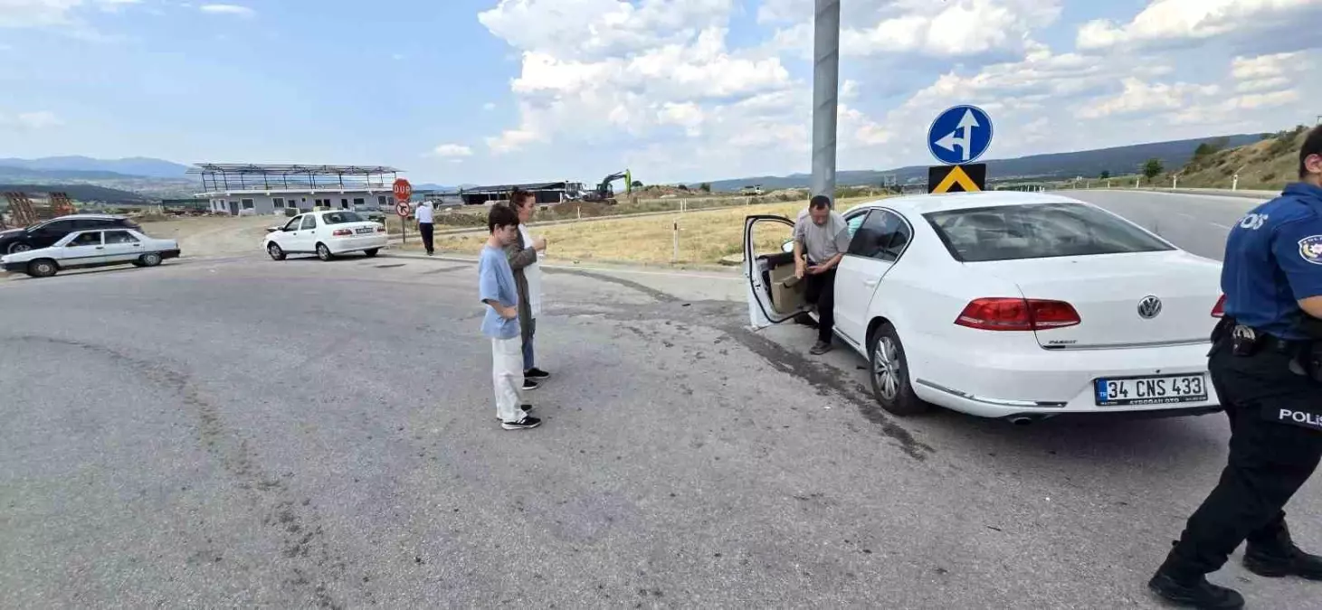 Kütahya'da trafik kazasında 4 kişi yaralandı.