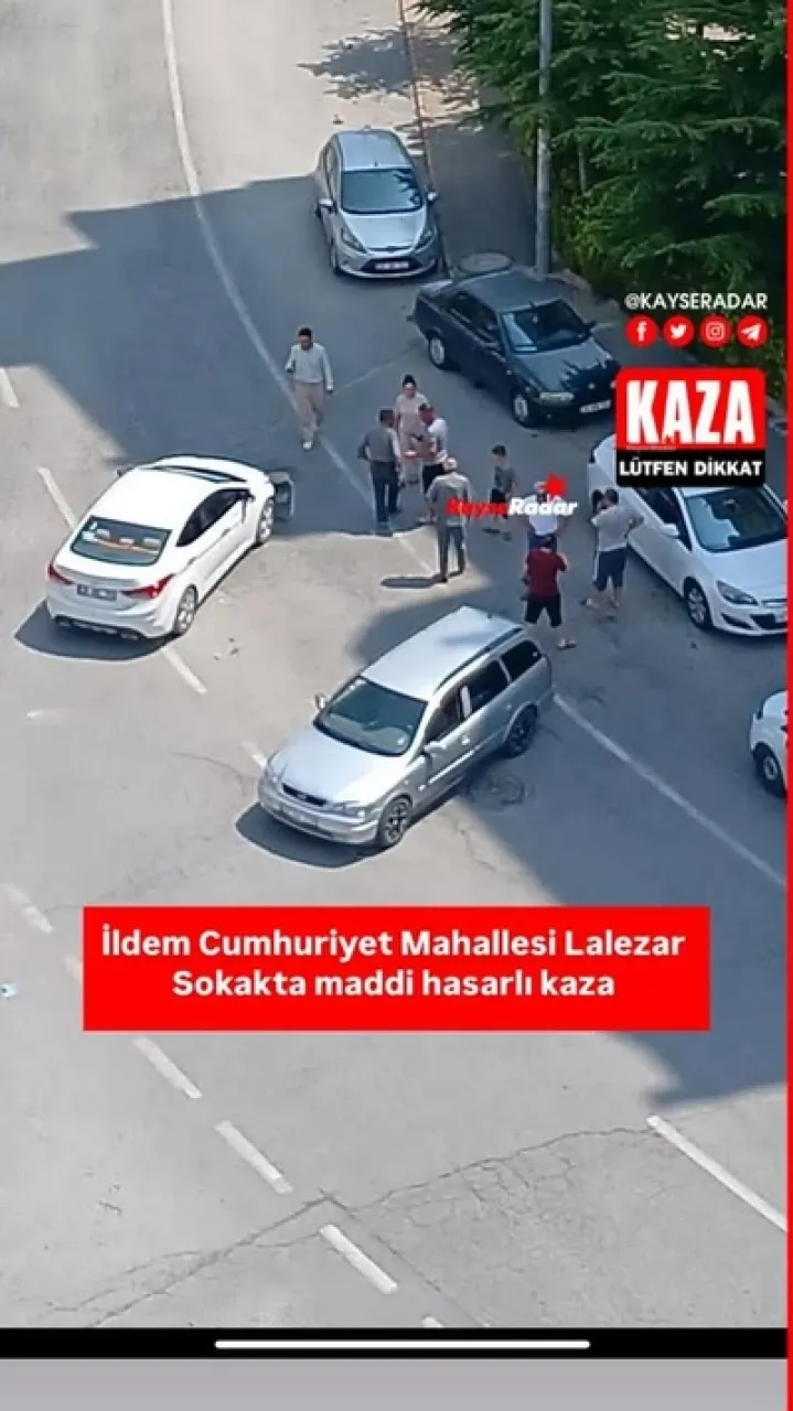 Trafik kazası, İldem Cumhuriyet Mahallesi'nde Lalezar Sokak'ta maddi hasara sebep oldu. Geçmiş olsun.