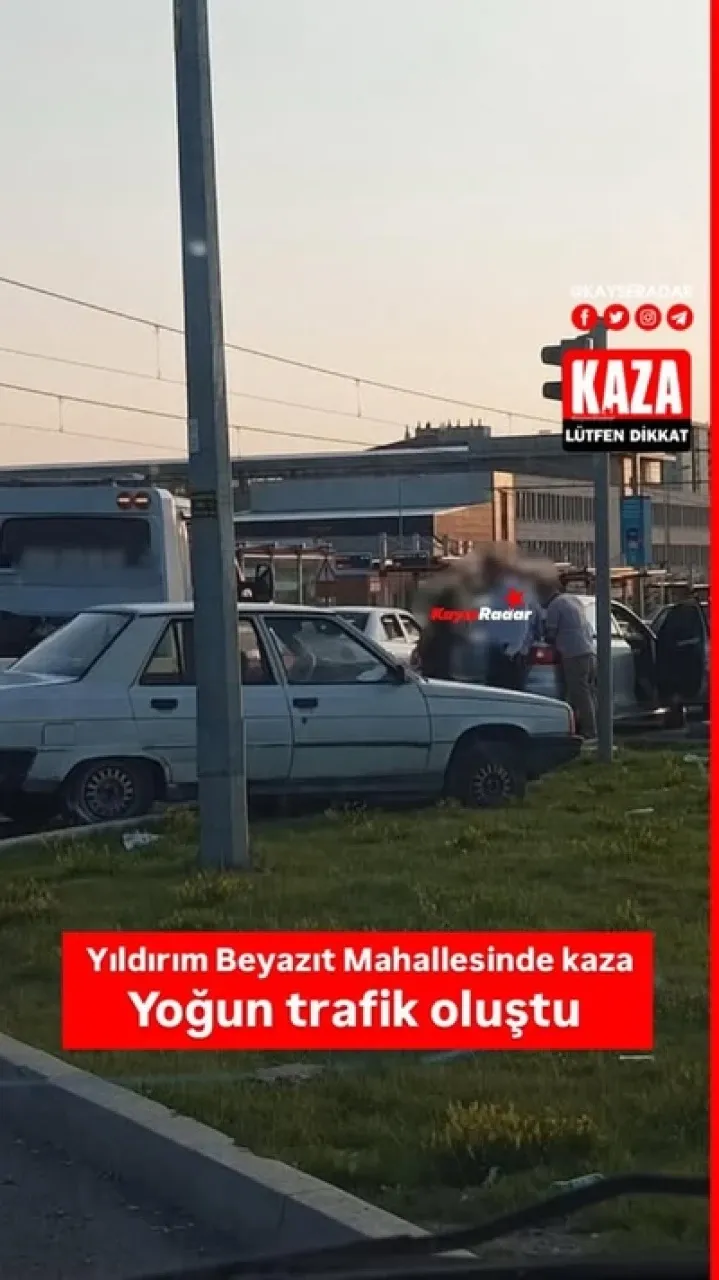 Trafik kazası nedeniyle Hulusi Akar Bulvarı'nda trafik yoğunluğu yaşanıyor. Lütfen sürücüler dikkatli olmalıdır.