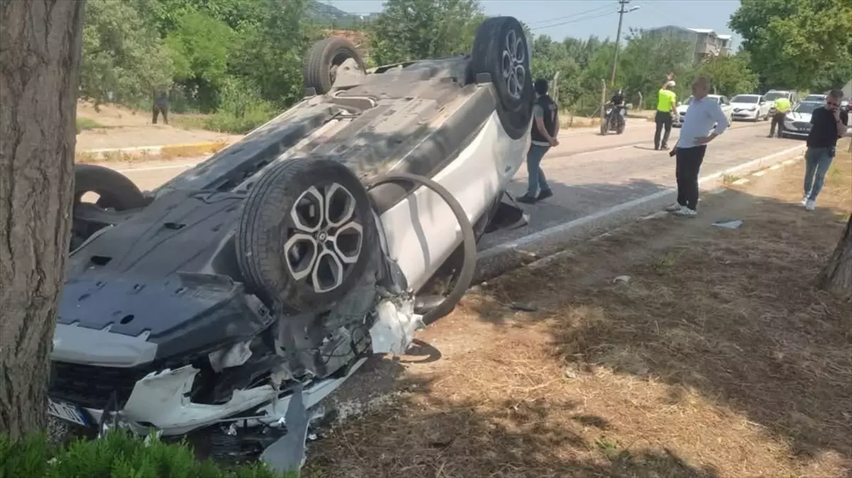 Balıkesir'de Zincirleme Trafik Kazasıyla 2 Kişi Yaralandı.