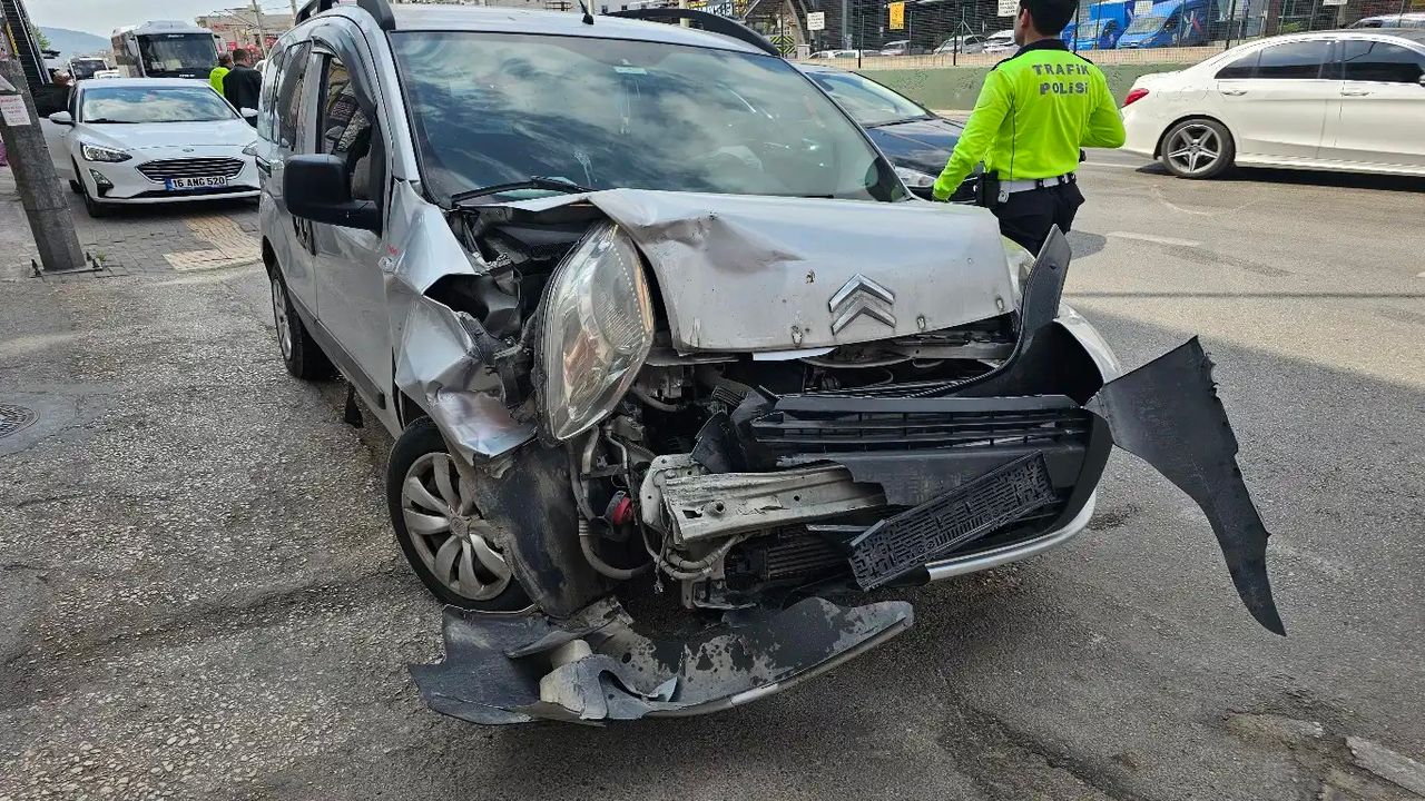 Bayramın ilk gününde 692 trafik kazası meydana geldi: 7 ölü, 1128 yaralı var.