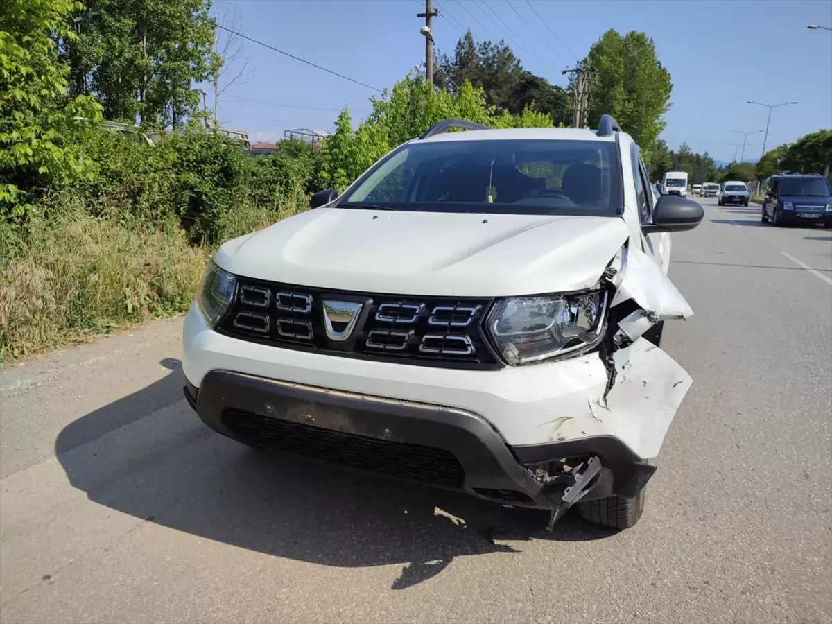 Çarşamba günü meydana gelen trafik kazasında 2 kişi yaralandı.
