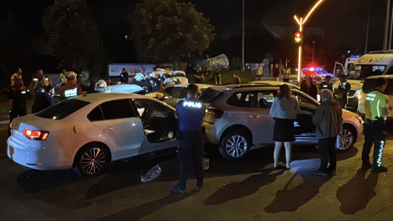 Kütahya'da ardışık trafik kazası: 4 kişi yaralandı