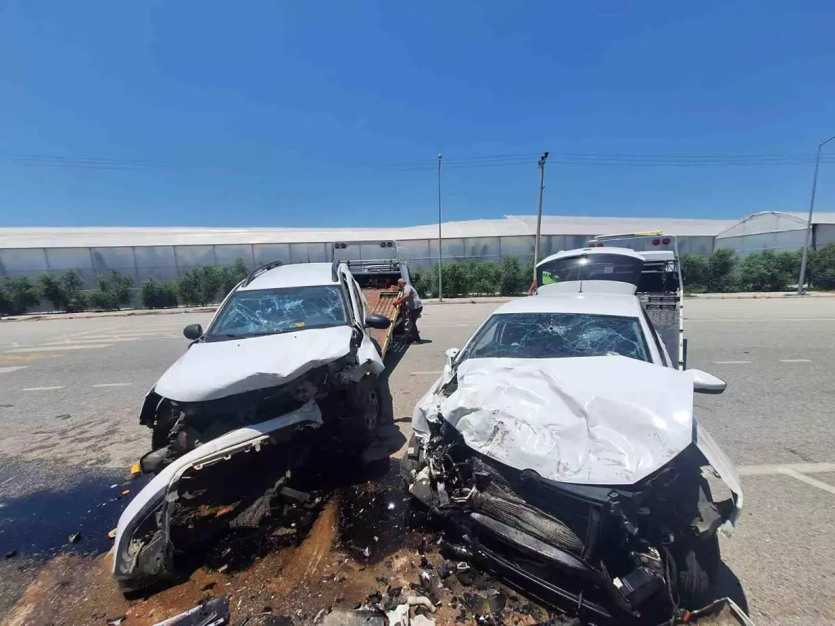 Manavgat'ta Trafik Kazasında 4 Kişi Yaralandı