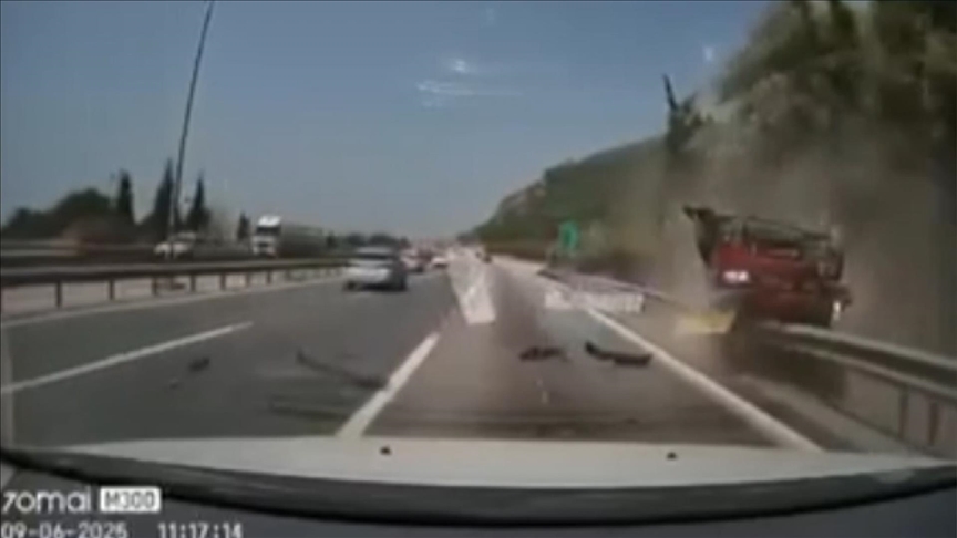 Anadolu Otoyolu'nda kaydedilen kaza videosunda 7 kişi yaralandı.