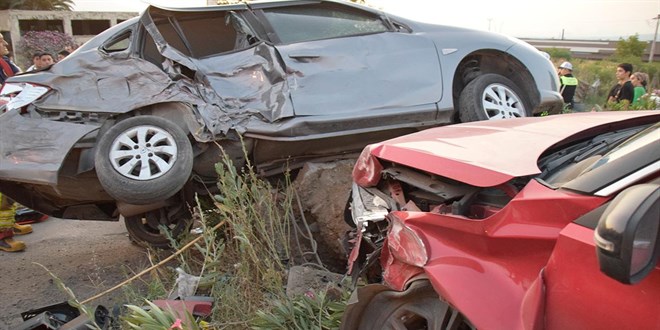 Bayram tatilinde trafik kazaları sonucunda 32 kişi yaşamını yitirdi.