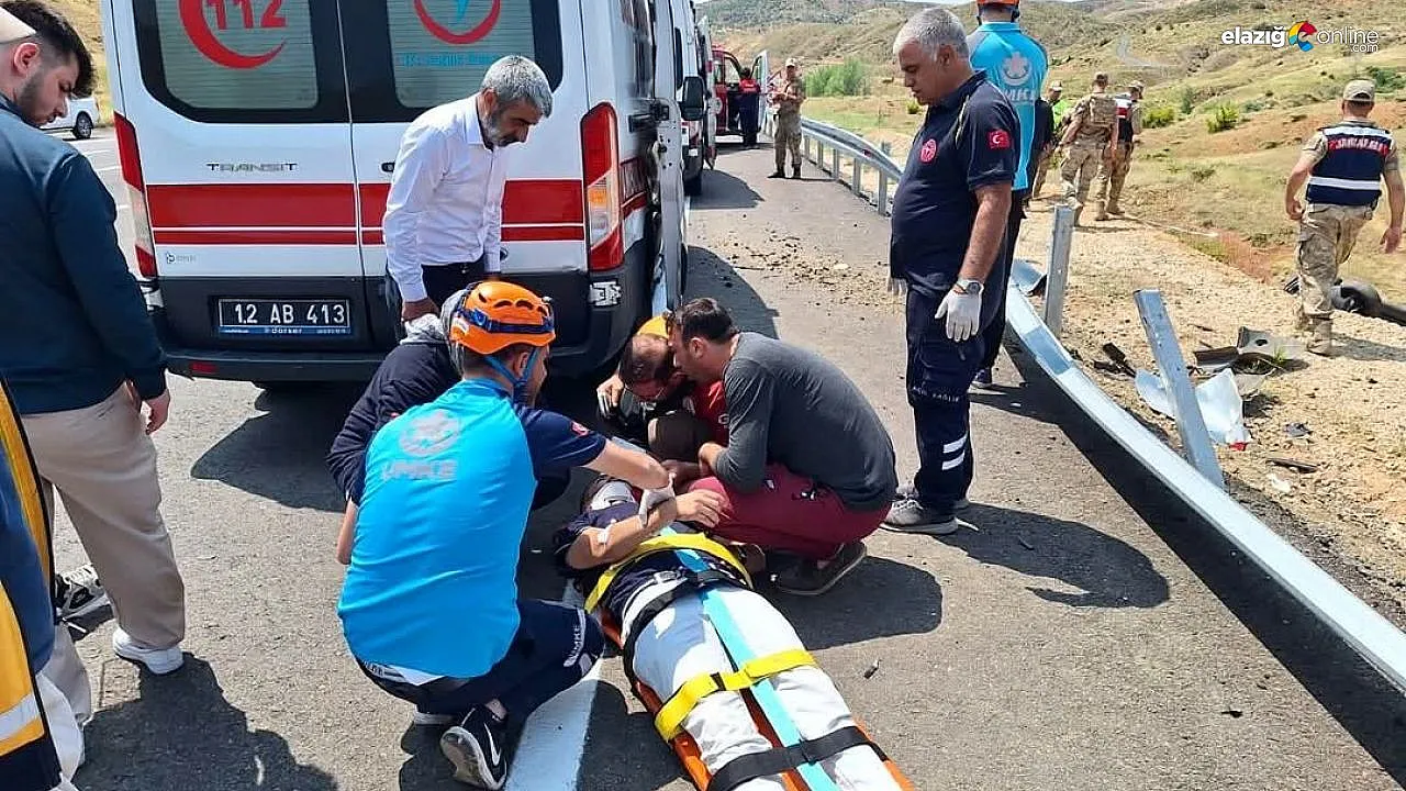 Bingöl'de iki farklı trafik kazasında 8 kişi yaralandı.