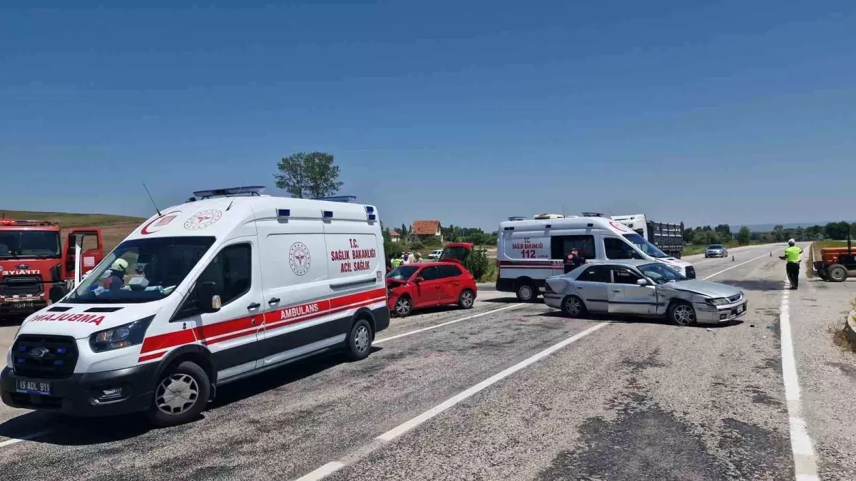 Çorum'da Kaza: 4 Kişi Yaralandı