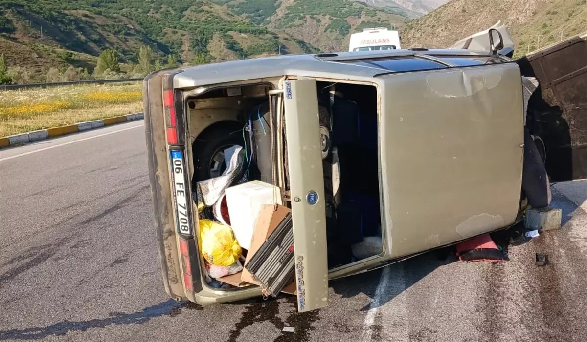Erzincan'da Trafik Kazasında 5 Kişi Yaralandı.