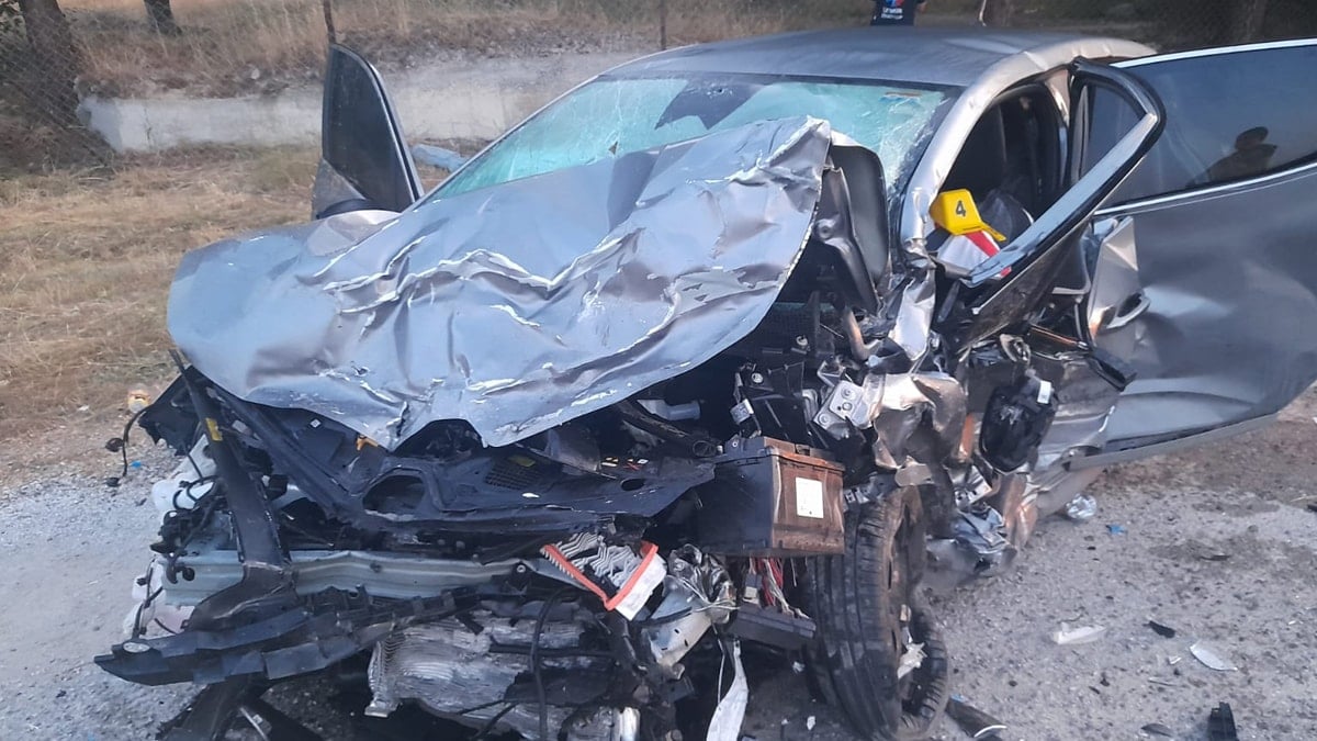 İzmir'de ardışık trafik kazasında 5 kişi hayatını kaybetti.
