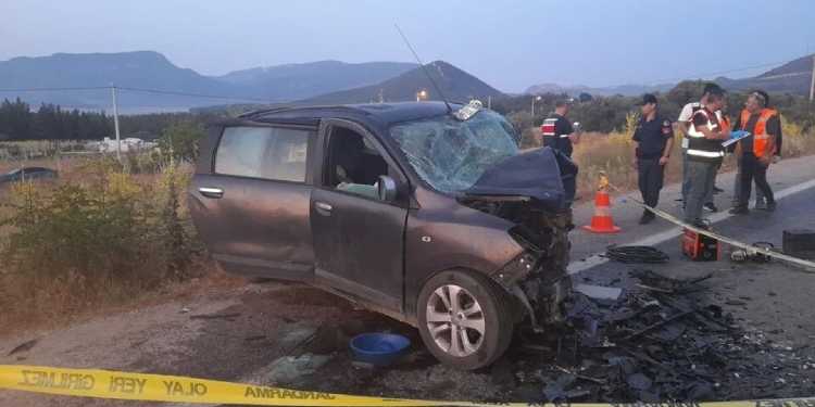 İzmir’de trafik kazasında 5 kişi hayatını kaybetti.