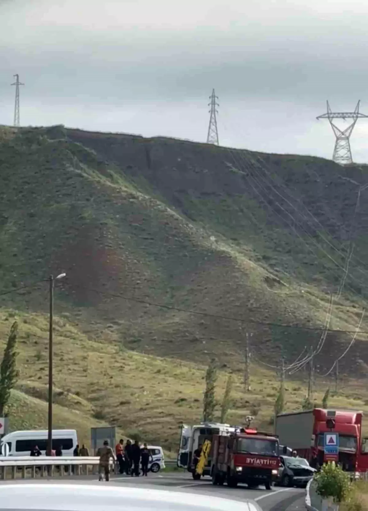 Kars'ta trafik kazasında 1 kişi hayatını kaybetti, 2 kişi yaralandı.