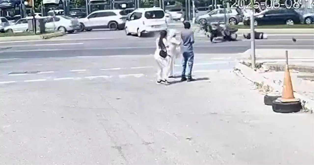 Kartal'da meydana gelen trafik kazasında iki polis memuru yaralandı.