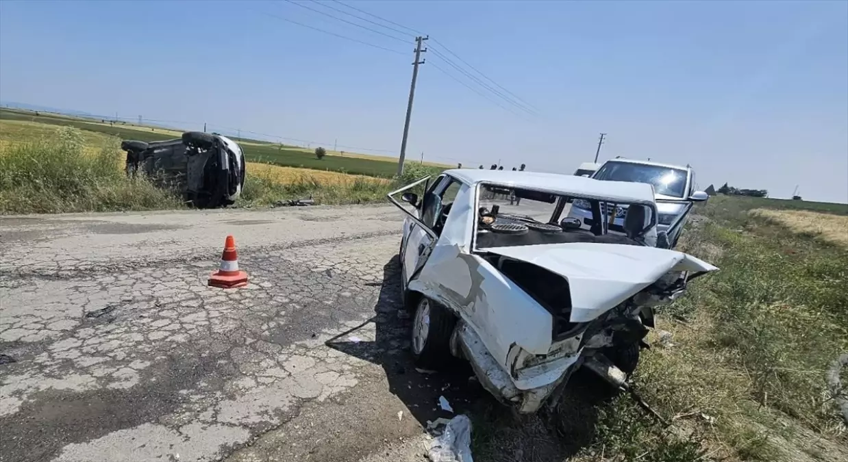 Uşak'ta Kaza: 5 Kişi Yaralandı